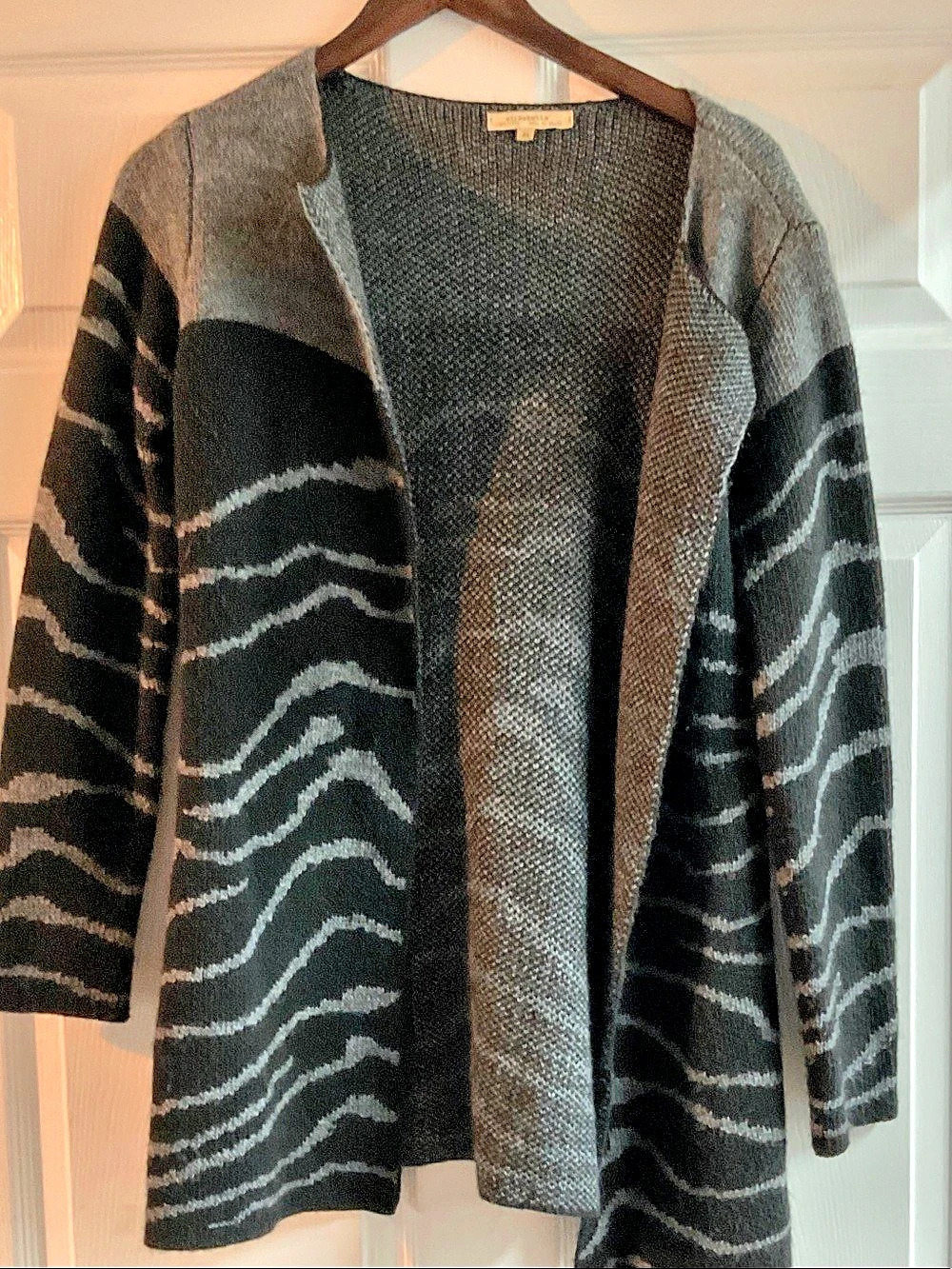 Elisabetta collection Abstract Pattern Cardigan in Black & Gray Medium Like New